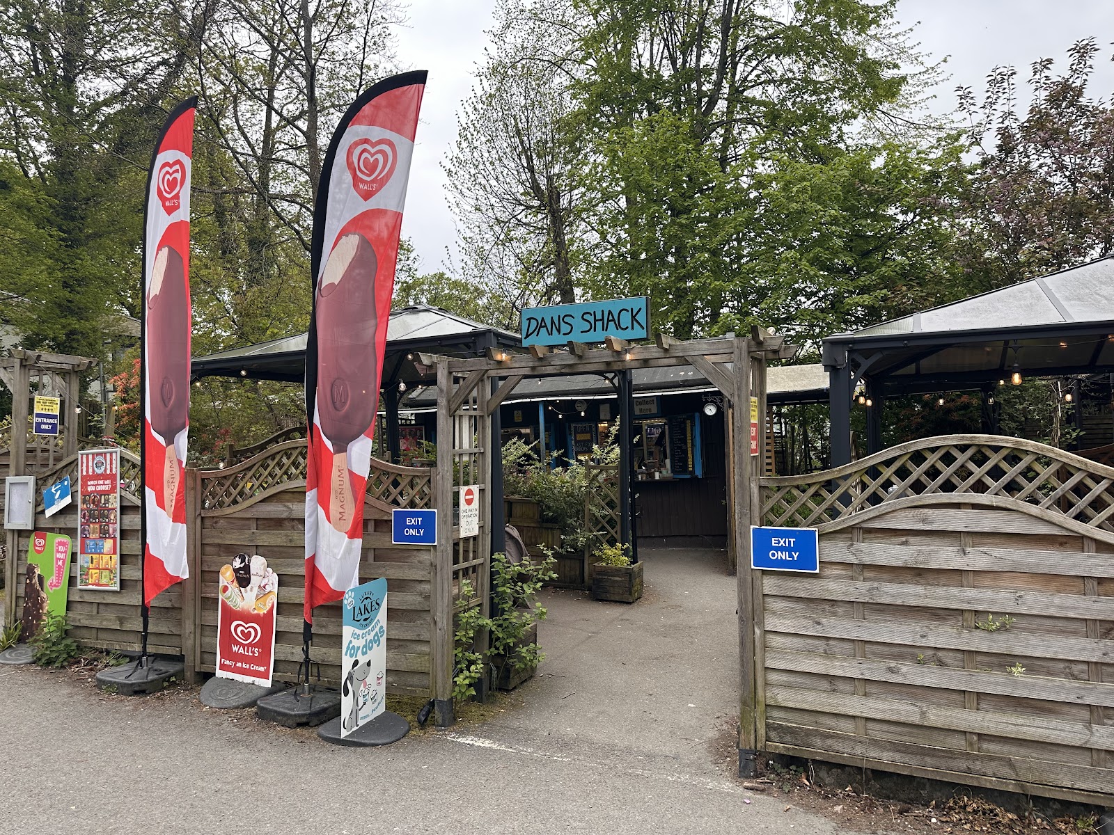 The entrance to Dan's Shack at Ferry Nab
